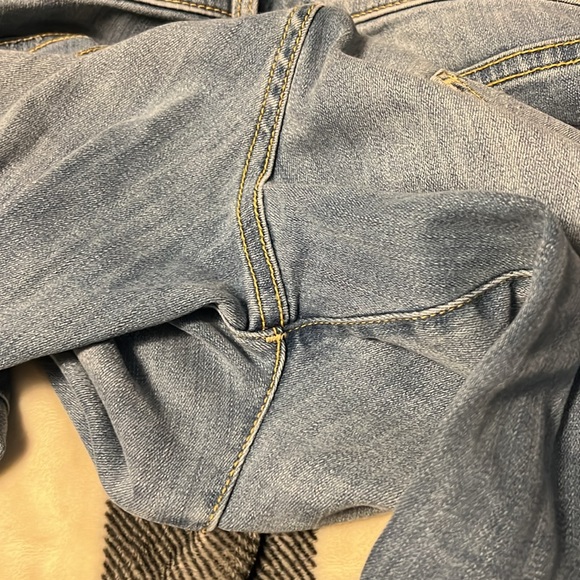 Pilcro and the Letterpress Script Jeans. Size 28 - Picture 15 of 16